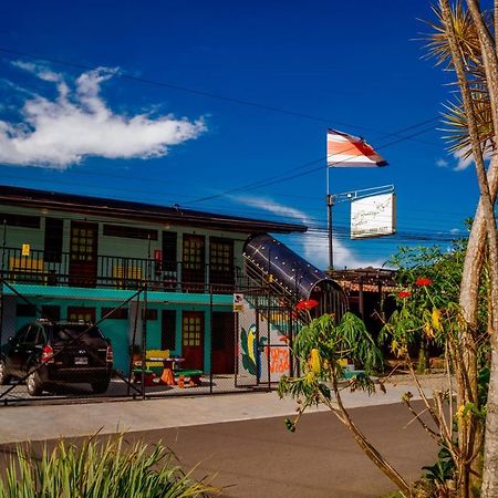 Hotel Reventazon Orosí エクステリア 写真