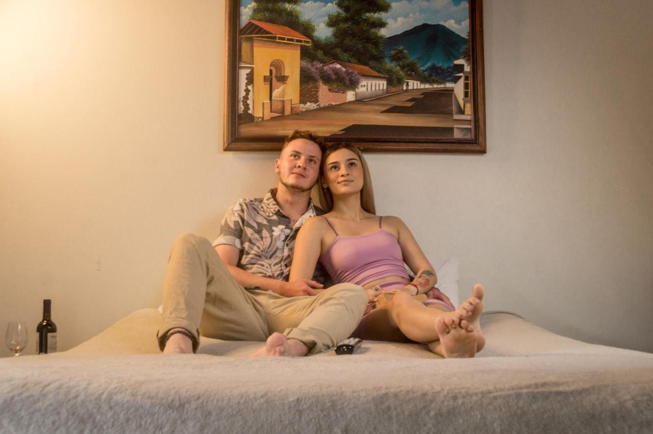 Hotel Reventazon Orosí エクステリア 写真